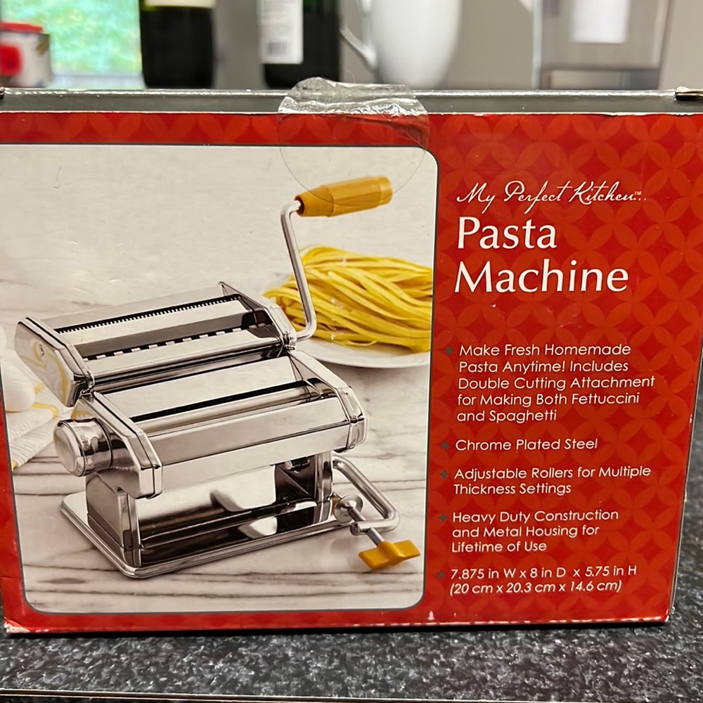 NEW - Pasta Making Machine (NWOT)